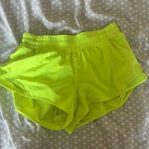 Lululemon Hotty Hot 2.5” shorts